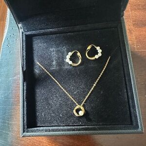 Pandora essence gold/ pearl set